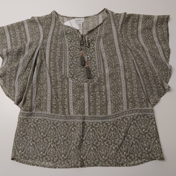Liz Claiborne Tops - NWT!!! Liz Claiborne Flutter Sleeve Blouse!!!